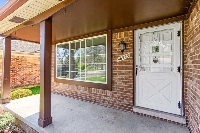 Building Photo - 46323 Gainsborough Dr