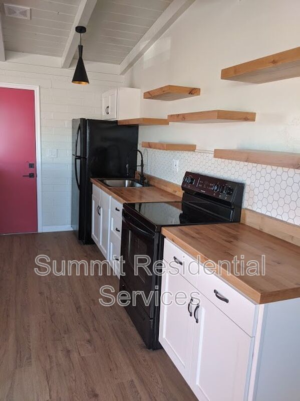 Foto del edificio - 2768 N Forgeus Ave