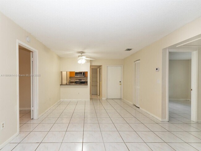 Foto del edificio - 9734 Hammocks Blvd