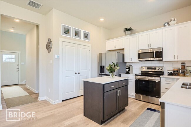 Foto del edificio - 2213 Hopper Ln