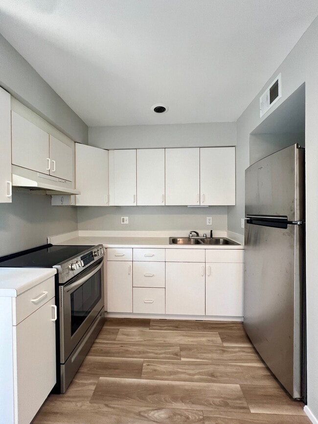 Building Photo - 9979 Chateau Roi Ct