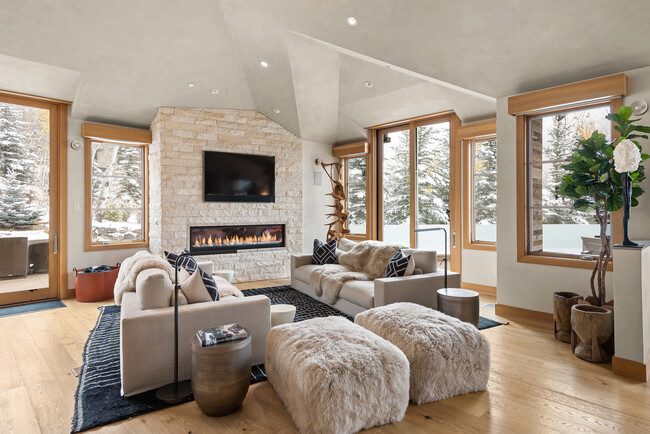 Foto del edificio - 136 Northway Dr