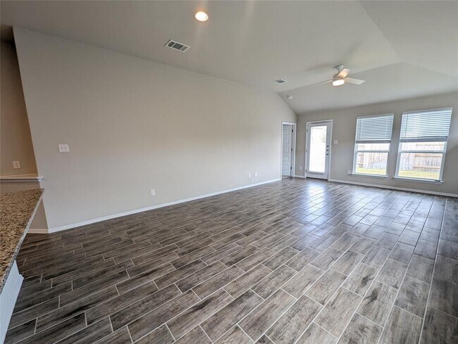 Building Photo - 212 Rollingwood Dr