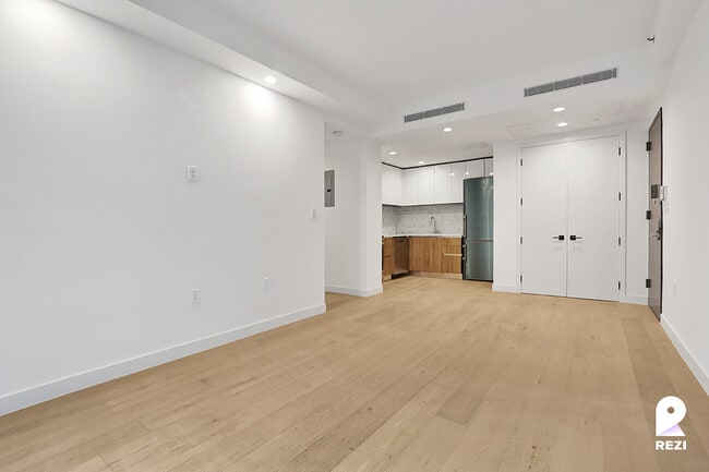Building Photo - 148-37 88th Ave