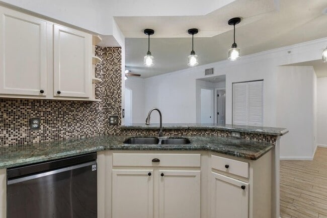 Photo - 10103 Myrtlewood Cir W Apartment