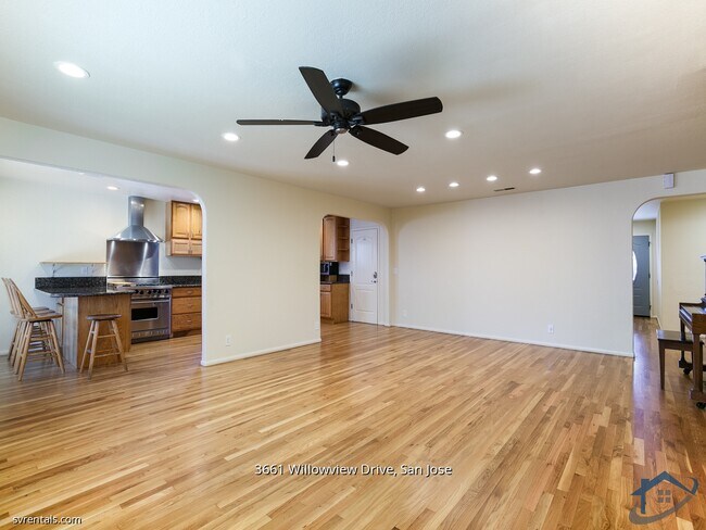 Foto del edificio - 3661 Willowview Dr