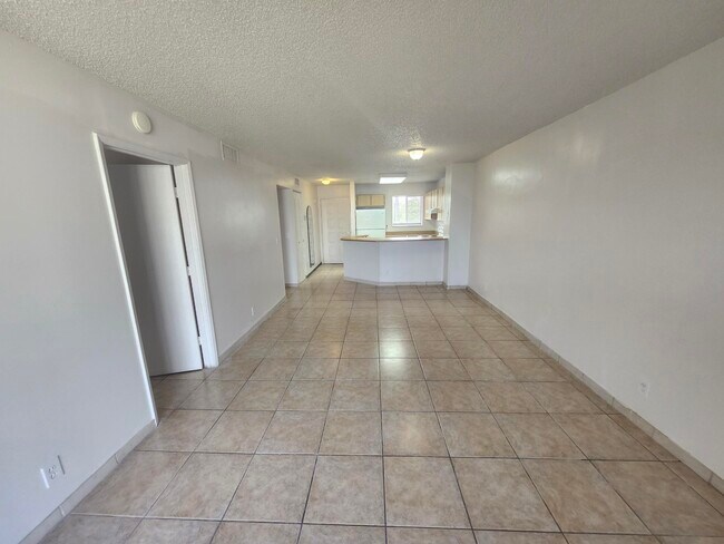 Foto del edificio - 8750 N Sherman Cir