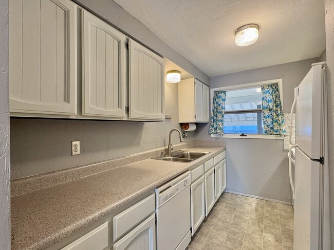 Foto del edificio - 3264 Mendenhall Loop Rd