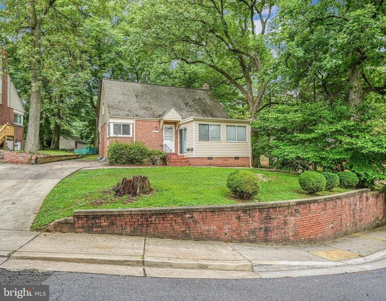 Primary Photo - 8218 Roanoke Ave