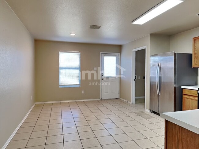 Building Photo - 1405 Sun Breeze Dr