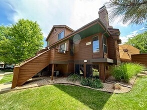 Building Photo - 8020 Holland Ct