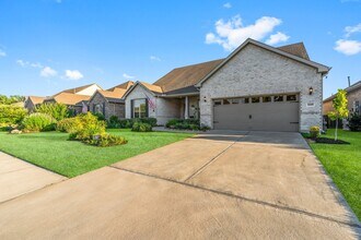 Building Photo - 225 Fox Trotter