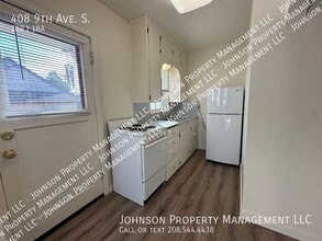 Building Photo - 408 9th Ave S