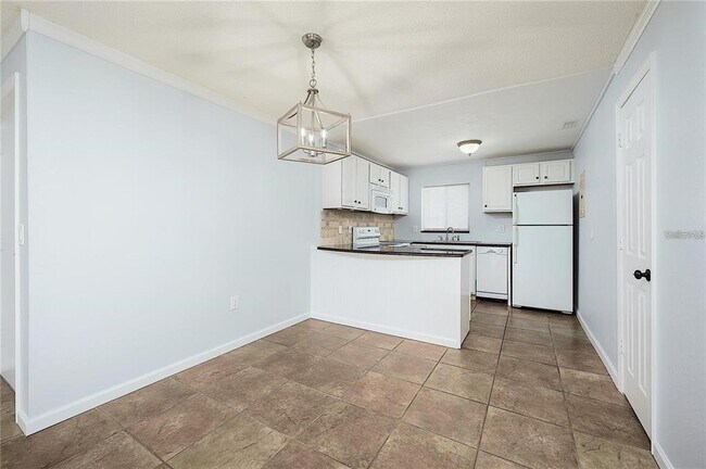 Building Photo - 2608 Hidden Lake Dr N