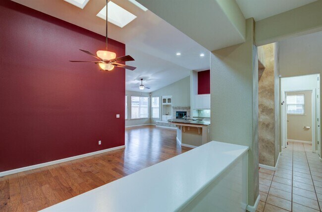 Foto del edificio - 2636 E Houston Ave