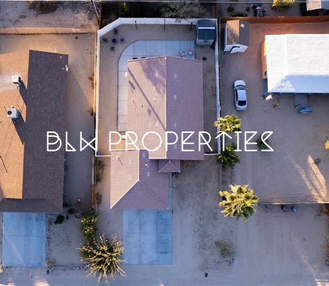 Foto del edificio - 6150 Mariposa Ave