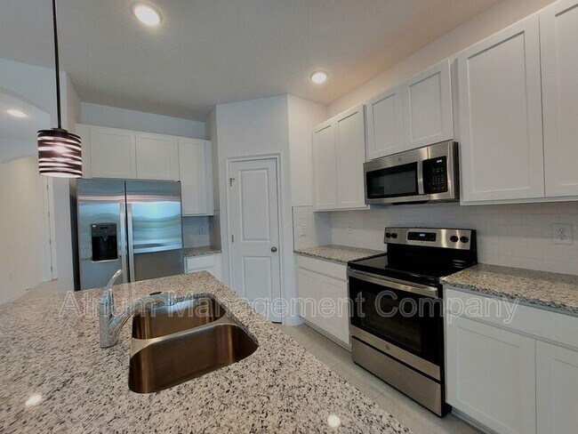 Building Photo - 6592 Great Bear Dr