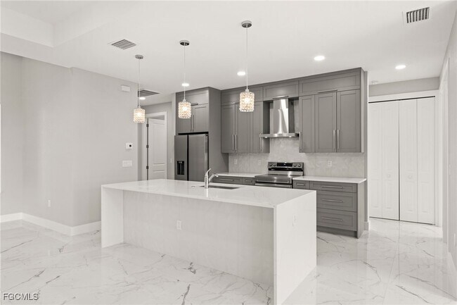 Building Photo - 2829 SW 25th Pl