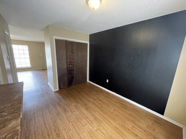 Foto del edificio - 1643 Cedar Lake Dr