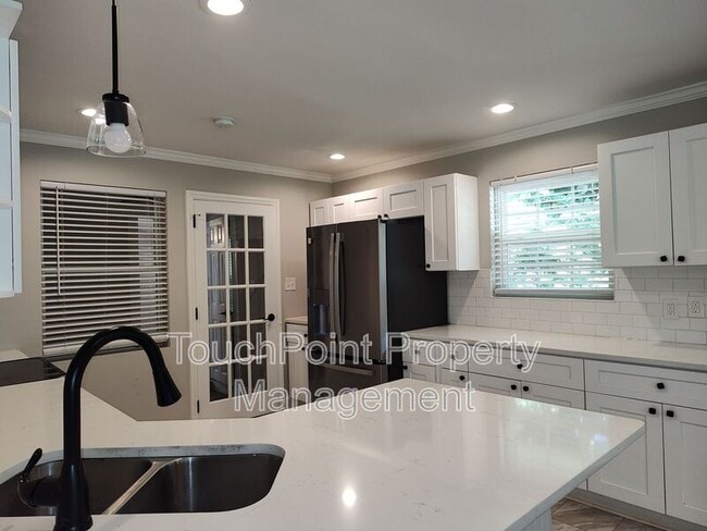 Building Photo - 3401 Bonaire Dr