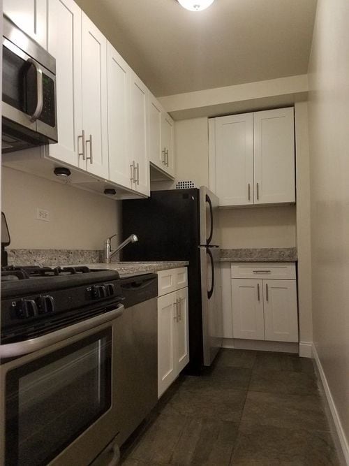 Building Photo - 445 E 77th St