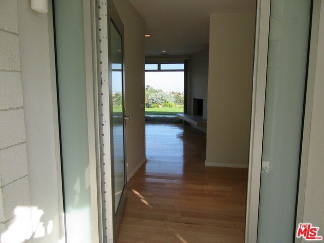 Foto del edificio - 1210 N Kenter Ave