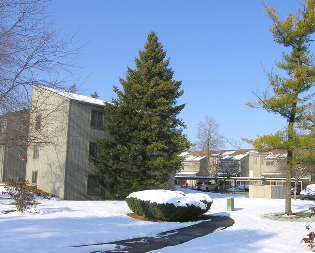 Building Photo - 9635 Bayview Dr