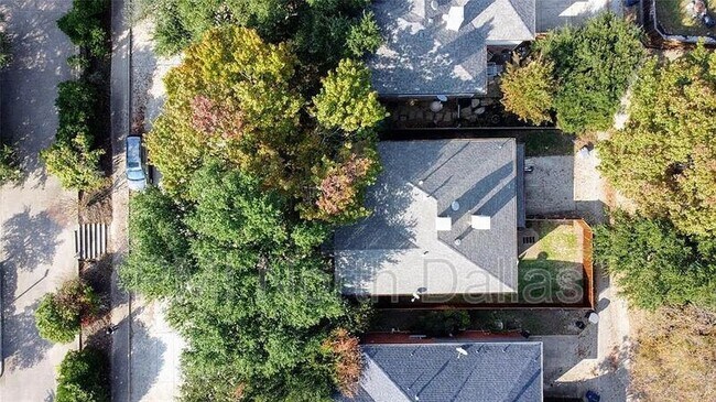 Foto del edificio - 18416 Woodpond Pl