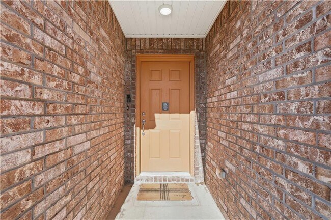 Building Photo - 2007 W Gilligan Ave