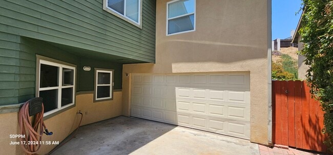 Building Photo - EL CAJON - Nice 3 Bedroom / 2 Bath Updated...