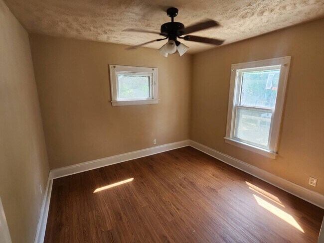 Foto del edificio - 3805 E 153rd St
