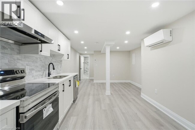 Building Photo - 489 Cannon St E