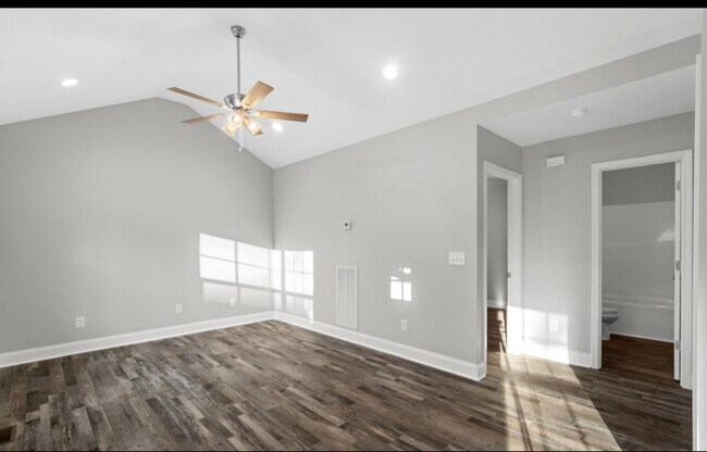 Building Photo - 809 Willeve St SE