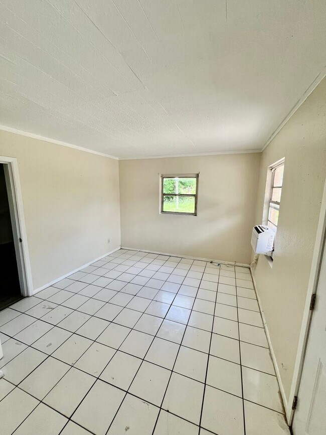 Foto del edificio - Winter Haven 1BR/1BA Duplex; NO APPLICATIO...