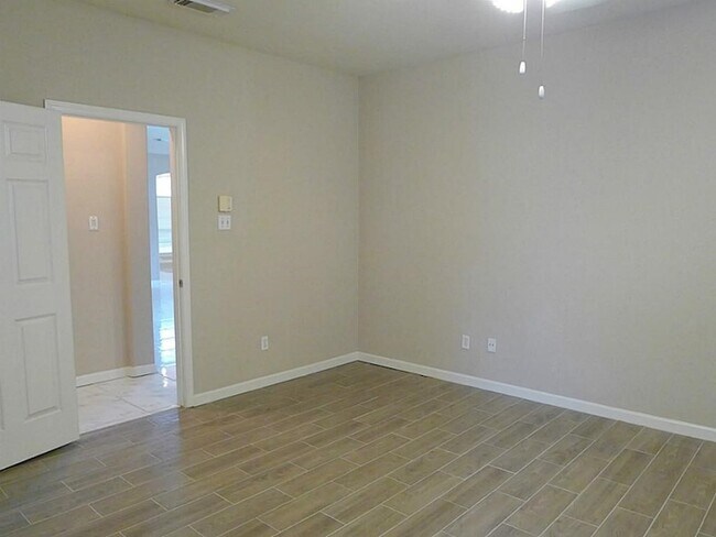 Building Photo - 20703 Whitevine Way