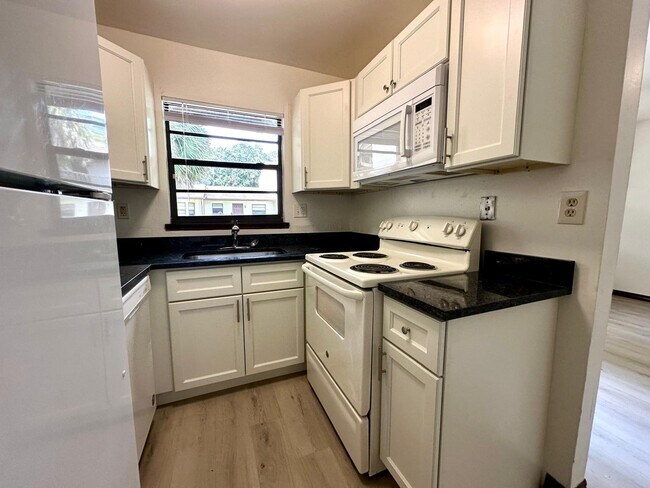 Foto del edificio - 1244 N Haverhill Rd