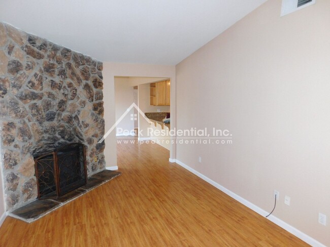 Foto del edificio - Updated 2bd/1ba North Highlands Duplex wit...