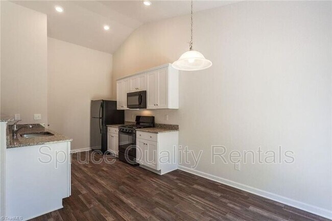 Building Photo - 2237 Balmore Ave