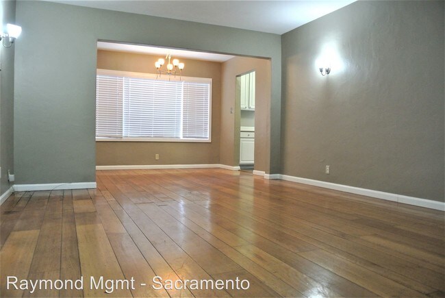 Building Photo - 3 br, 1 bath House - 2141 Royal Oaks Drive