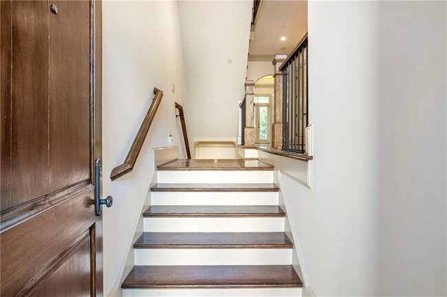 Building Photo - 58 Sheridan Dr NE