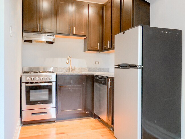 Building Photo - 4734 N Hermitage Ave