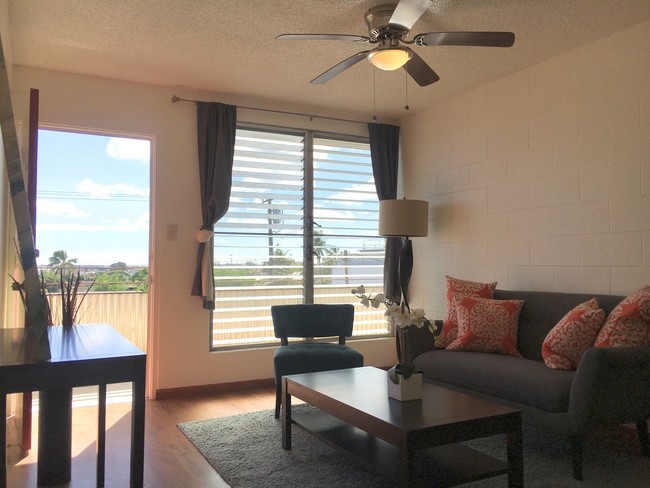 Building Photo - $500 1ST MONTH RENT SPECIAL | RENOVATED RE...
