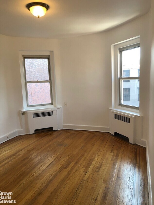 Super Sunny One Bedroom Townhome Rentals in Brooklyn NY