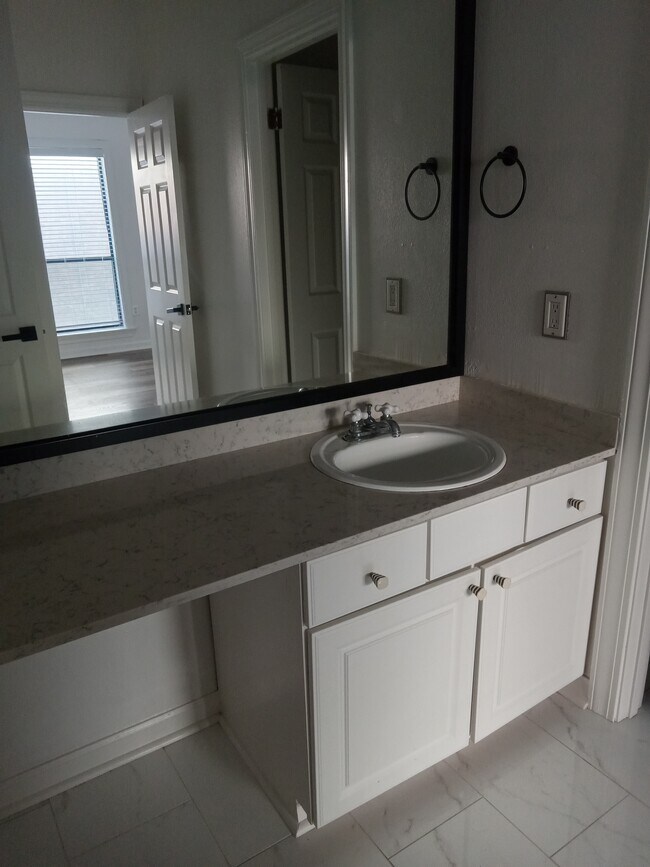 Full bathrooms - 7744 Lasalle Ave