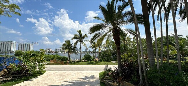 Foto del edificio - 827 N Southlake Dr