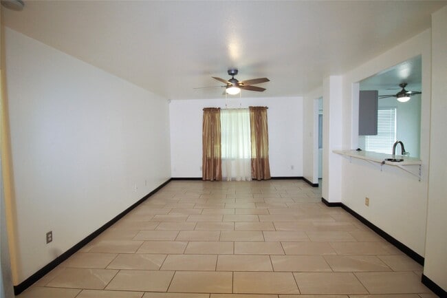 Building Photo - 3827 Dogwood Tr