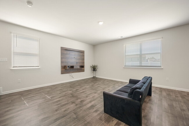 Building Photo - 387 Mardella Dr