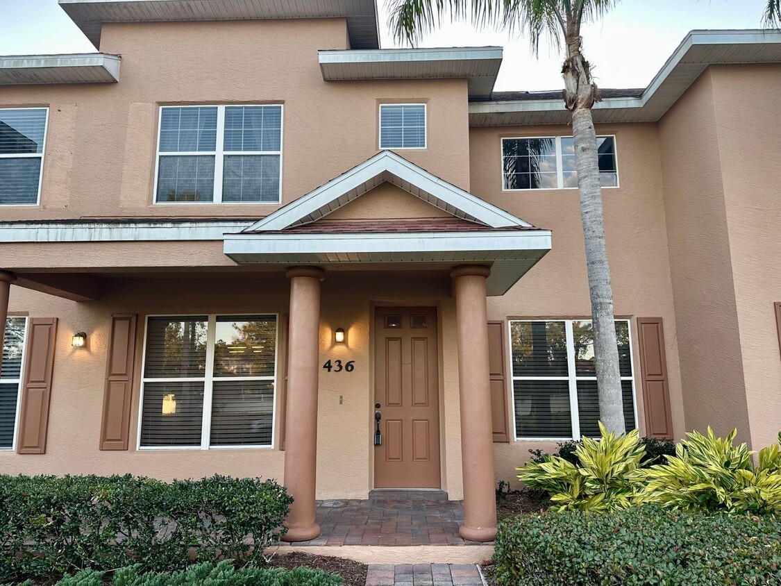 Foto principal - Charming 2-Bedroom, 2-Bathroom Townhome in...