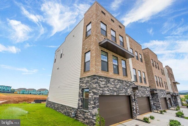 Building Photo - 808 Creekway Dr