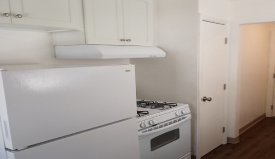 Building Photo - Amazing remodeled 1 bed 1 bath duplex!!